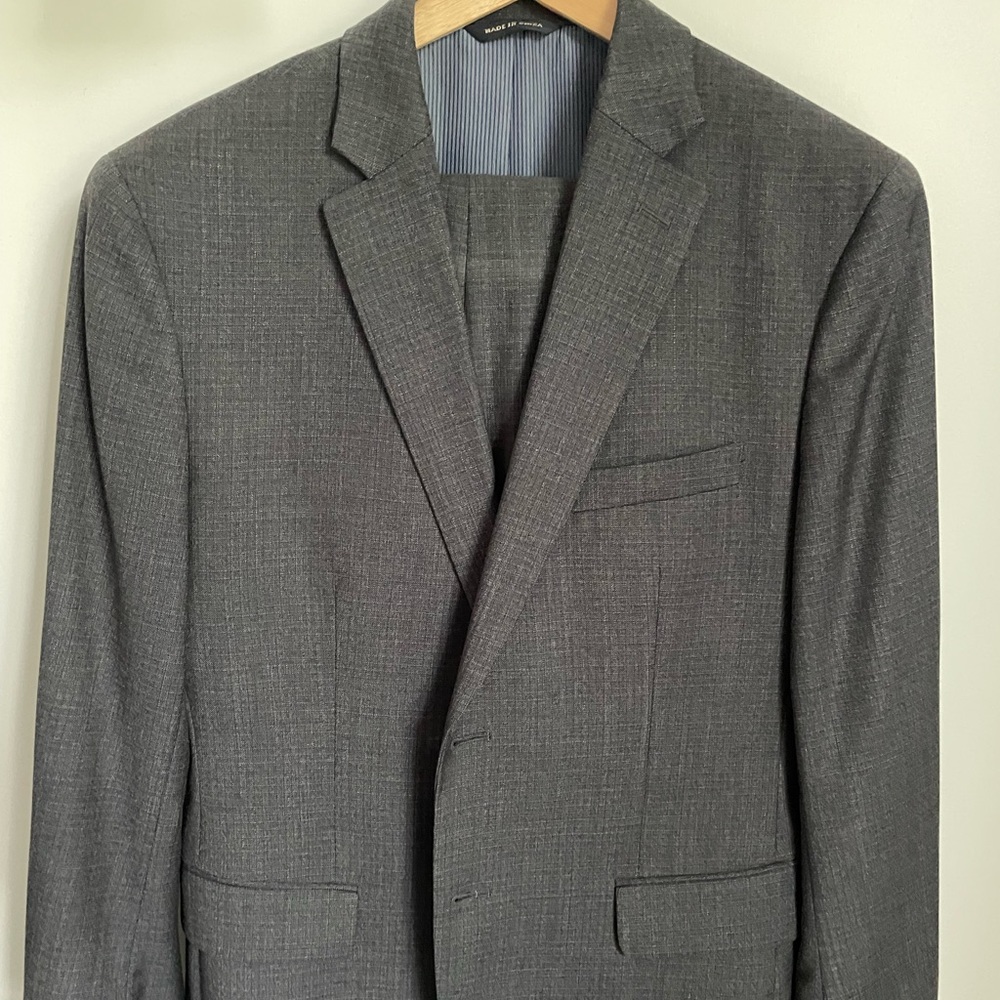 Medium gray plaid Banana Republic suit - like new condition